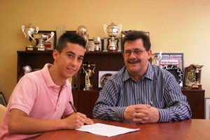 Joselito en la firma del contrato con Miquel Jaume