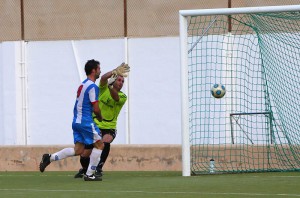 Jordi Canals marcando un gol con el Alcudia al Santanyi esta temporada