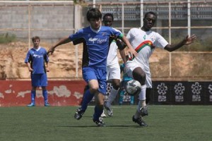 El Burkina Faso juvenil derrotó en la primera fase al San Agustín por 4-0.  JUAN A. RIERA 
