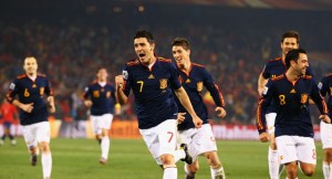 España celebrando el gol de Villa