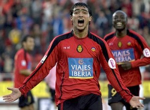 "Chori" Castro celebrando un gol con el Mallorca