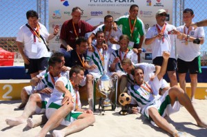 Andalucía con su trofeo de campeona de España de Fútbol Playa