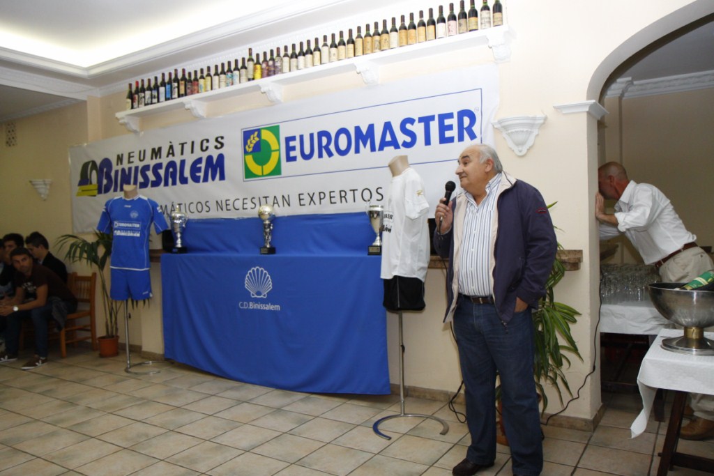 Normalización Escrupuloso parilla El Binissalem presenta a su patrocinador «Neumaticos Binissalem» y estrena  Grill en «Sa Viña» - Tercera - FutbolBalear.es